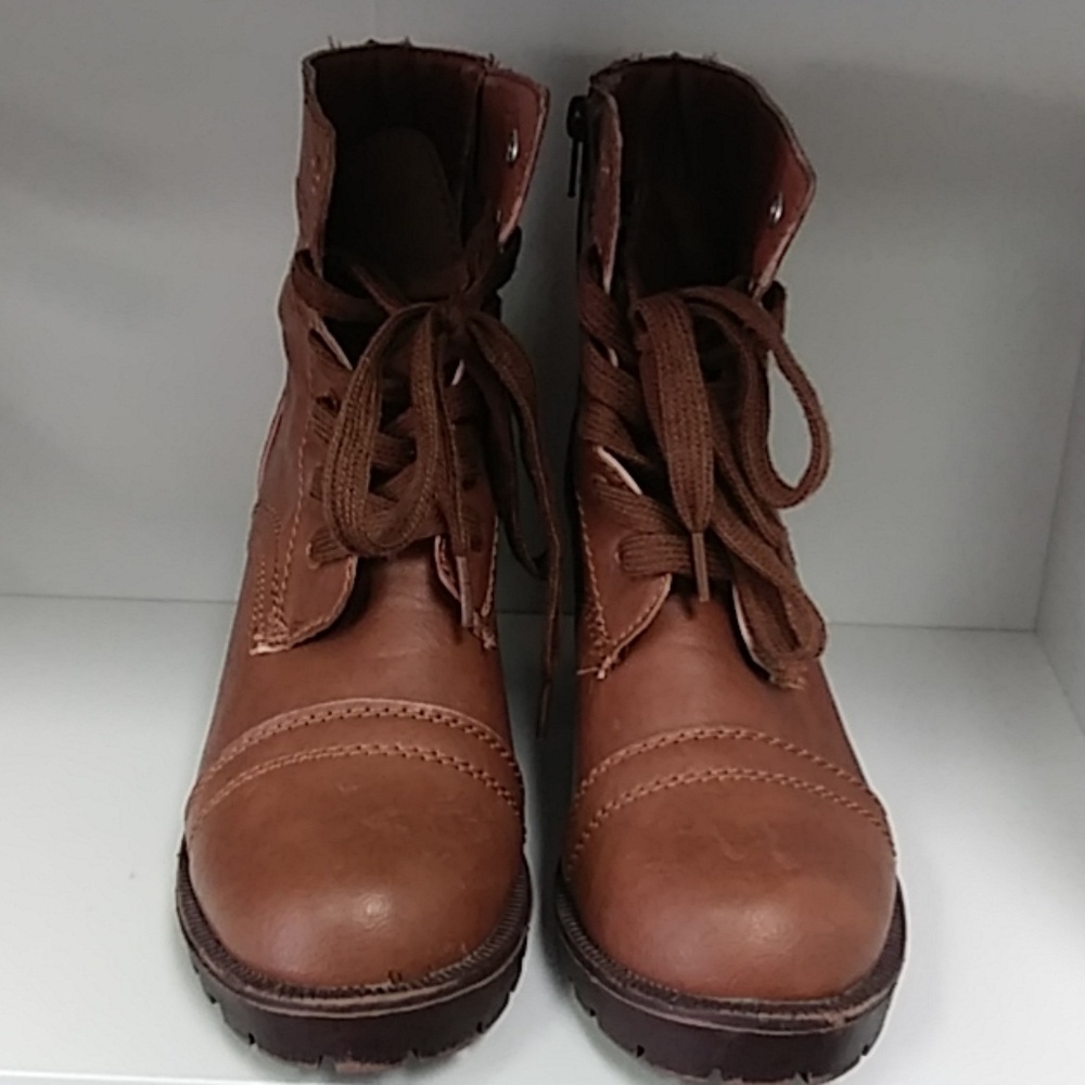 Boots - Picture 2 of 3